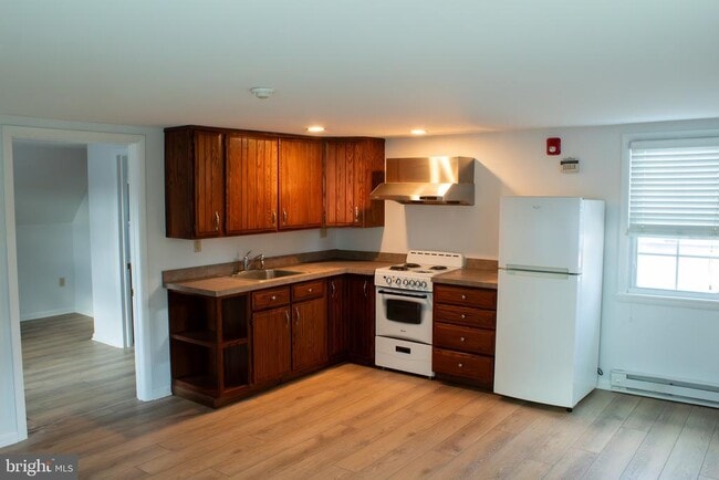 Building Photo - 450 E Butler Ave