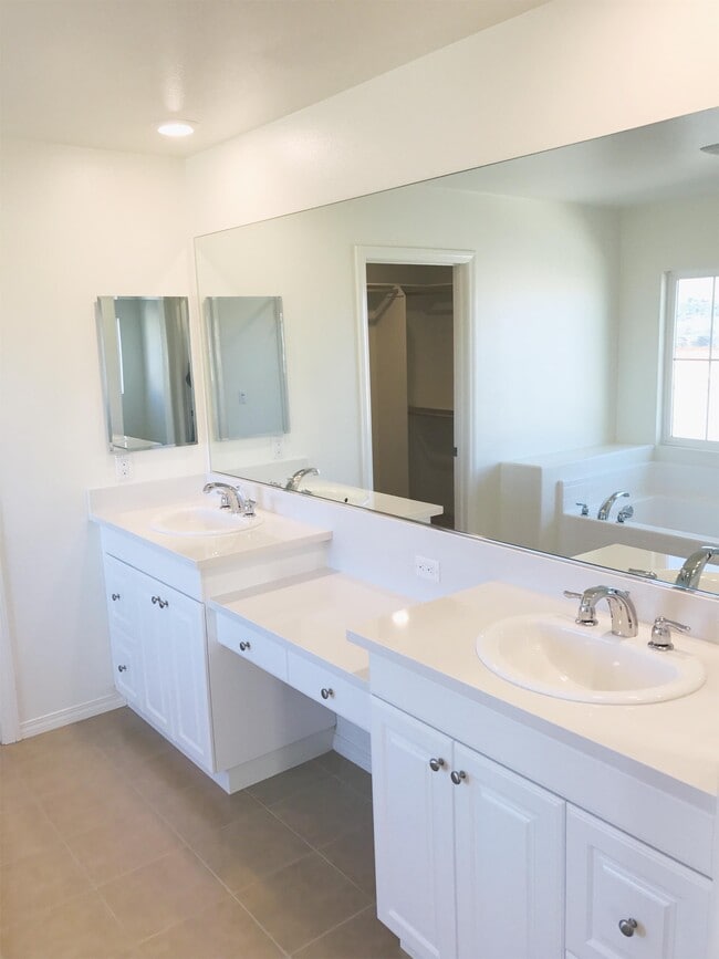 Building Photo - 7007 Lagoon Ct