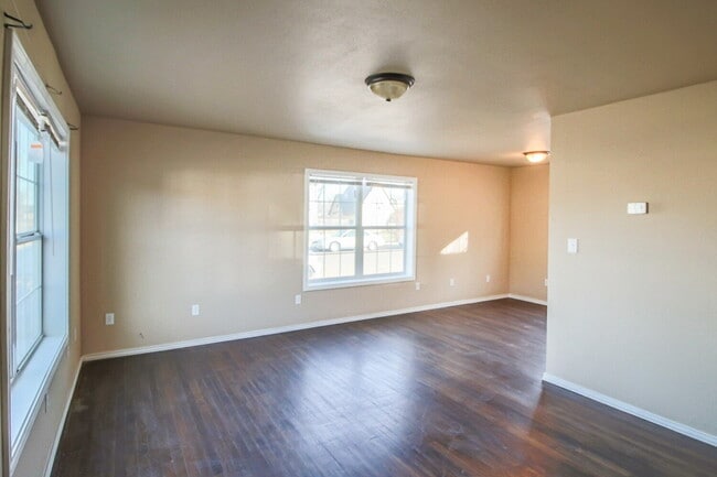 Building Photo - Spacious 1/1 Close to TTU & Downtown
