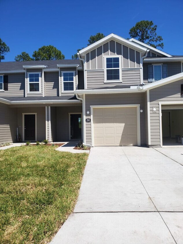 Foto principal - 3 BEDROOM 2.5 BATH TOWNHOME