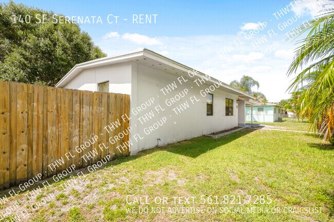 Building Photo - 140 SE Serenata Ct