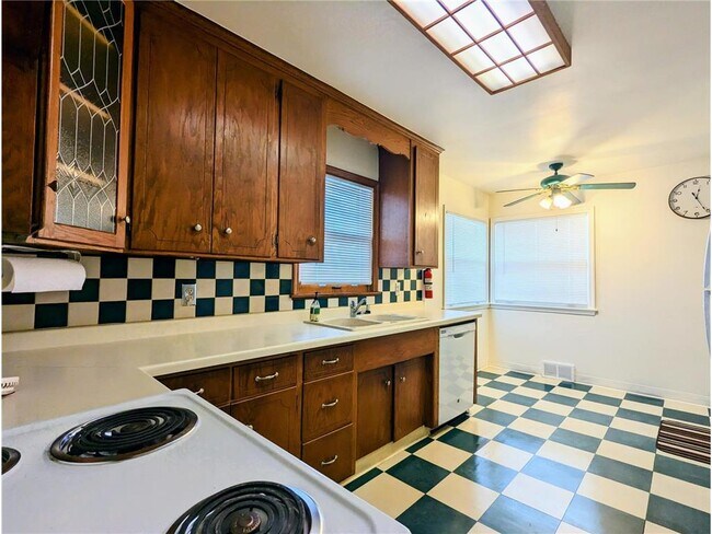 Foto del edificio - 902 Sherwood Ave