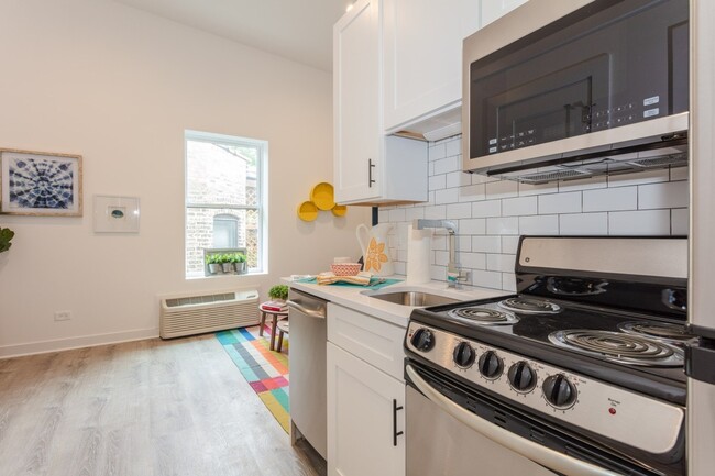 Building Photo - Completely renovated Uptown property