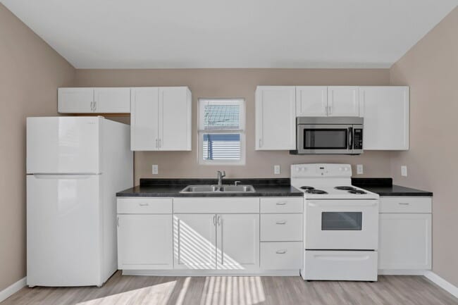 Building Photo - 98 Burt Ave