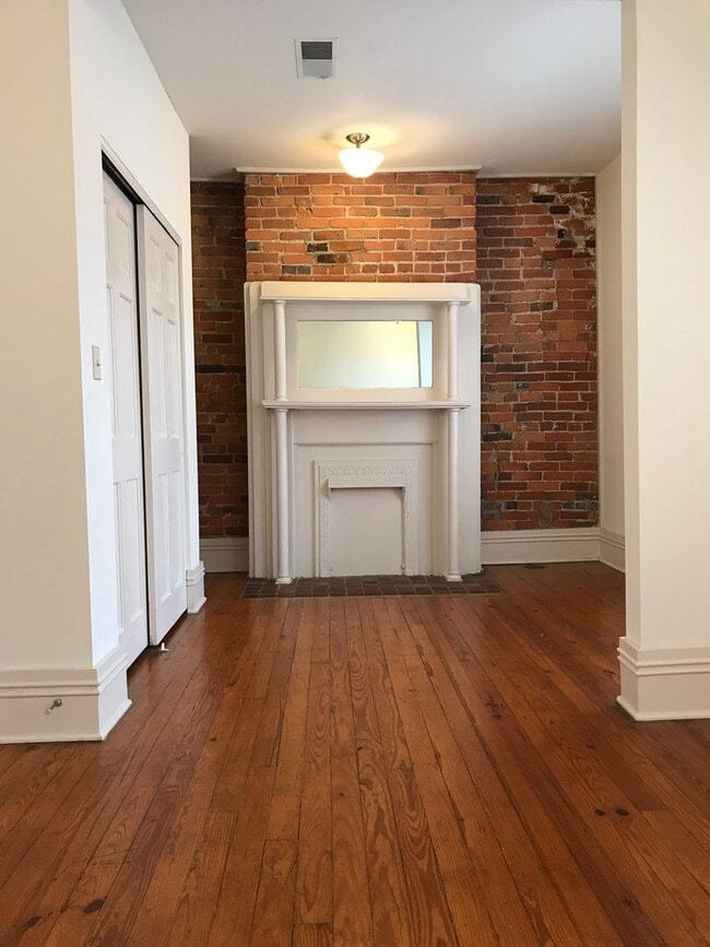 Interior Photo - 692 N High St