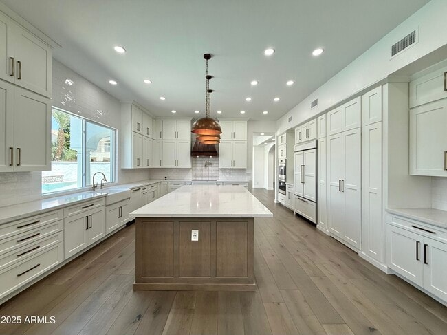 Building Photo - 1523 E Treasure Cove Dr