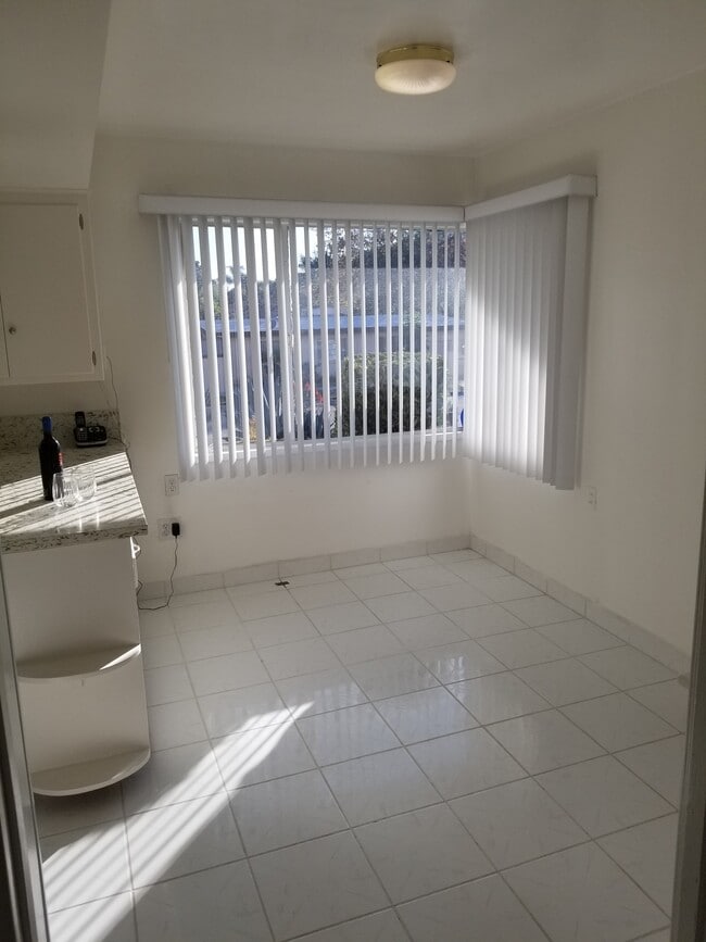 Photo - 333 W 33rd St House