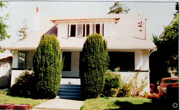 Building Photo - 376 61st St