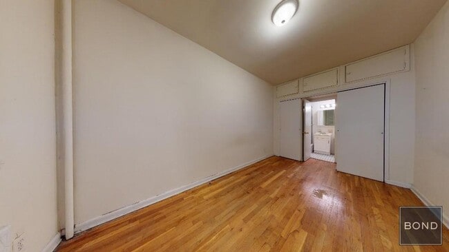 Building Photo - 219 E 88th St