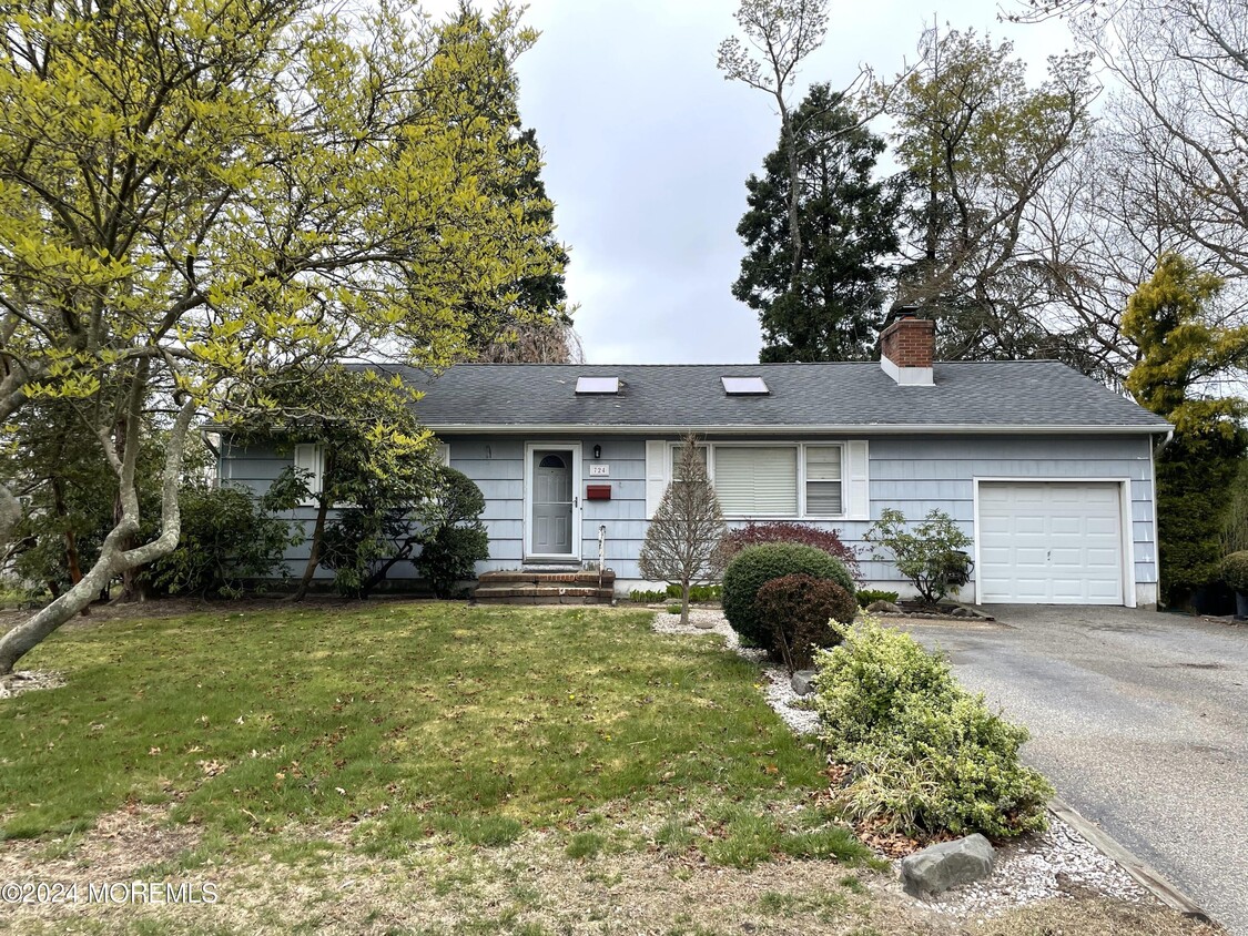 Primary Photo - 724 Midstreams Rd