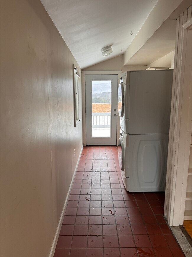 Building Photo - 108 Juniper Ln