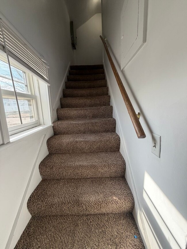 Building Photo - Charming 3-bed, 2-bath Single Family Home!