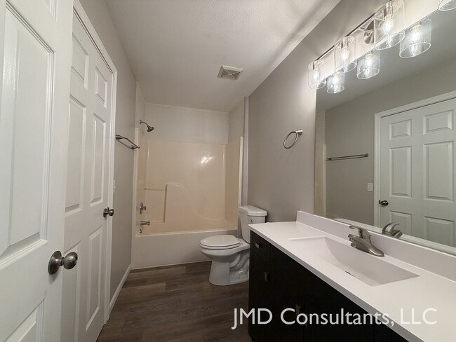 Building Photo - 1331 Valley Creek Ln