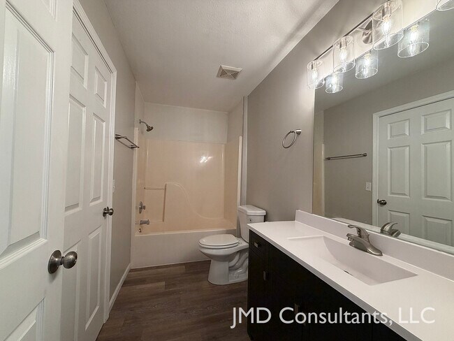 Foto del edificio - 1331 Valley Creek Ln