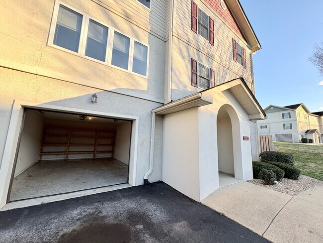 Foto del edificio - 19 Rose Garden Ln