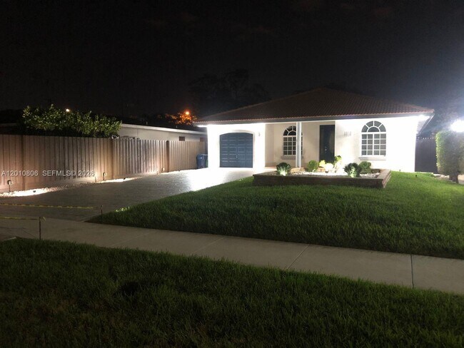 Foto del edificio - 9910 SW 23rd St