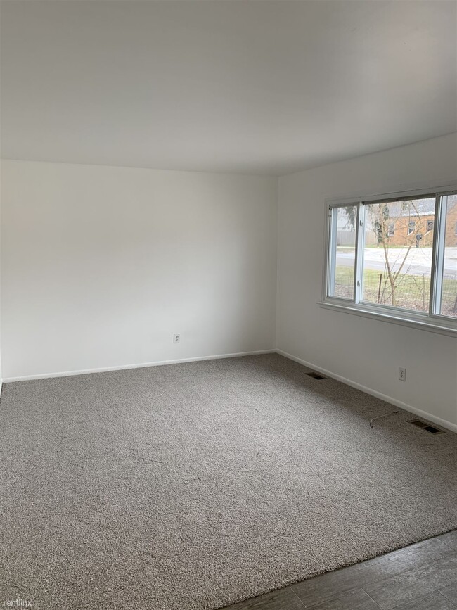 Building Photo - 3 br, 1 bath Apartment - 1734 Sunnyside Dr