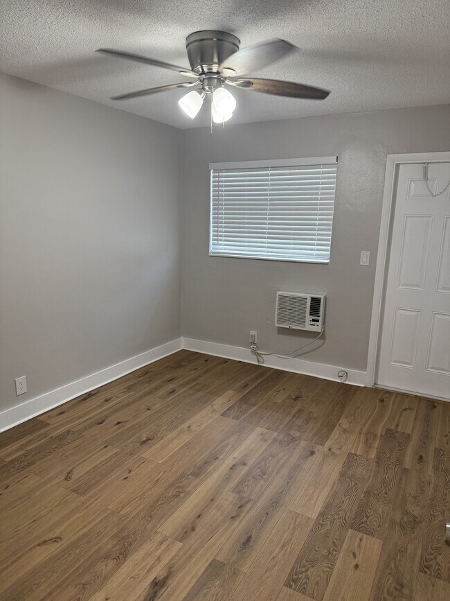 Foto del edificio - 1331 Holly Heights Dr