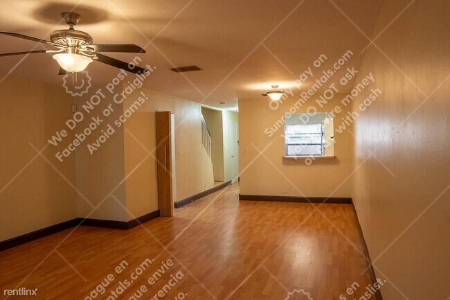 Foto del edificio - 2 br, 2.5 bath Townhome - 9732 NW 15th St