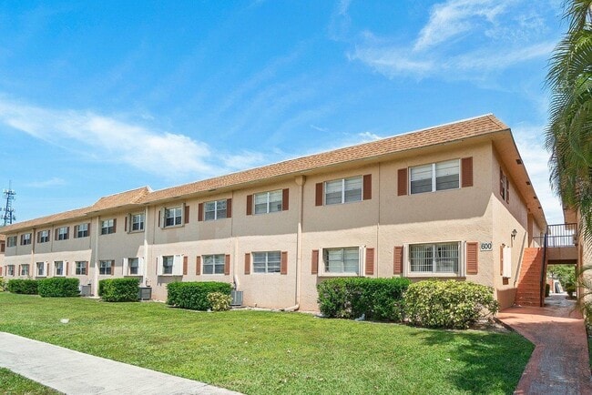 Building Photo - 600 SW 2nd St