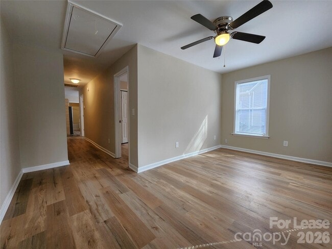 Building Photo - 1419 Oakshade Ave