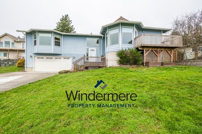 Foto del edificio - 3 bedroom 2.5 bath Two Story Home with a View! *Short lease only*