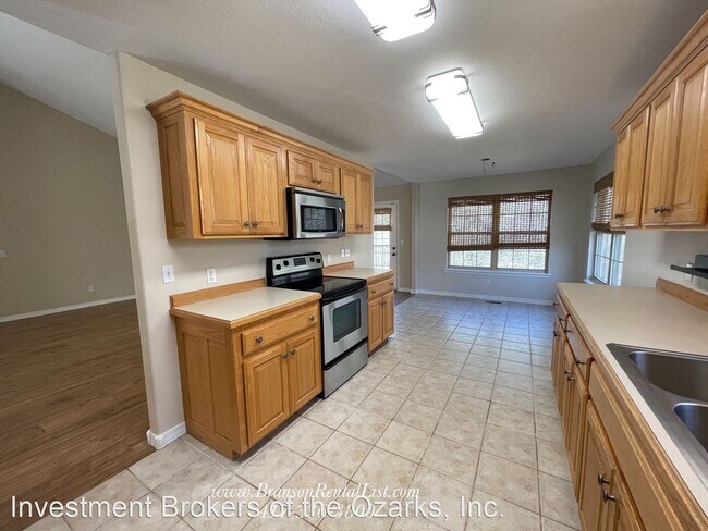 Building Photo - 5 br, 3 bath House - 200 Hideaway Street