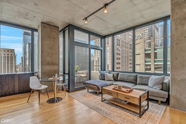 Building Photo - 235 W Van Buren St
