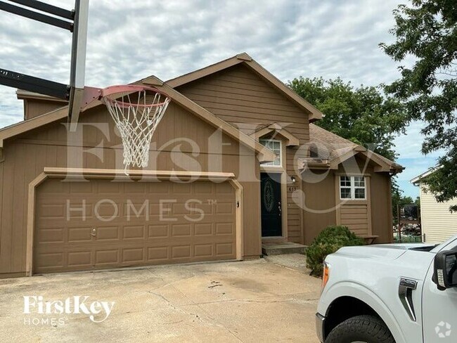 Building Photo - 613 Valley View