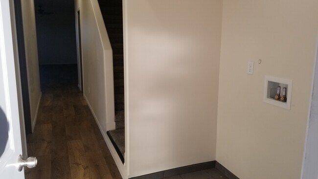 Foto del edificio - 1412 W Lakeside Dr