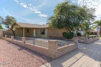 Building Photo - 1611 E El Parque Dr