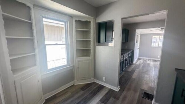 Foto del edificio - 5623 Park Ave