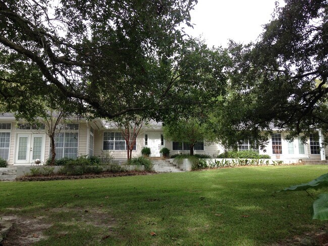 Foto del edificio - Spacious 4-Bedroom Home in the Desirable Gulf Hills Golf Course Community!