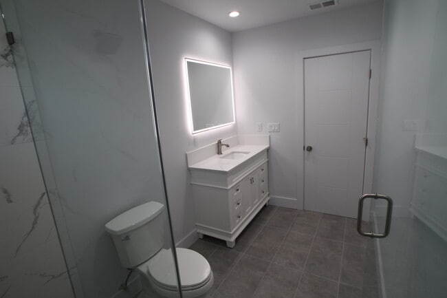 Building Photo - 426 S Cabrillo Ave