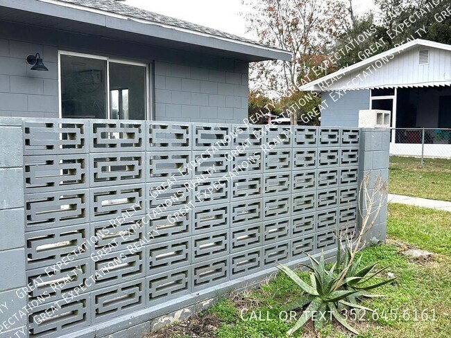 Foto del edificio - 5844 SE Drew Rd