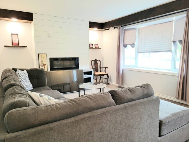 Building Photo - 1116 Indian Rd N