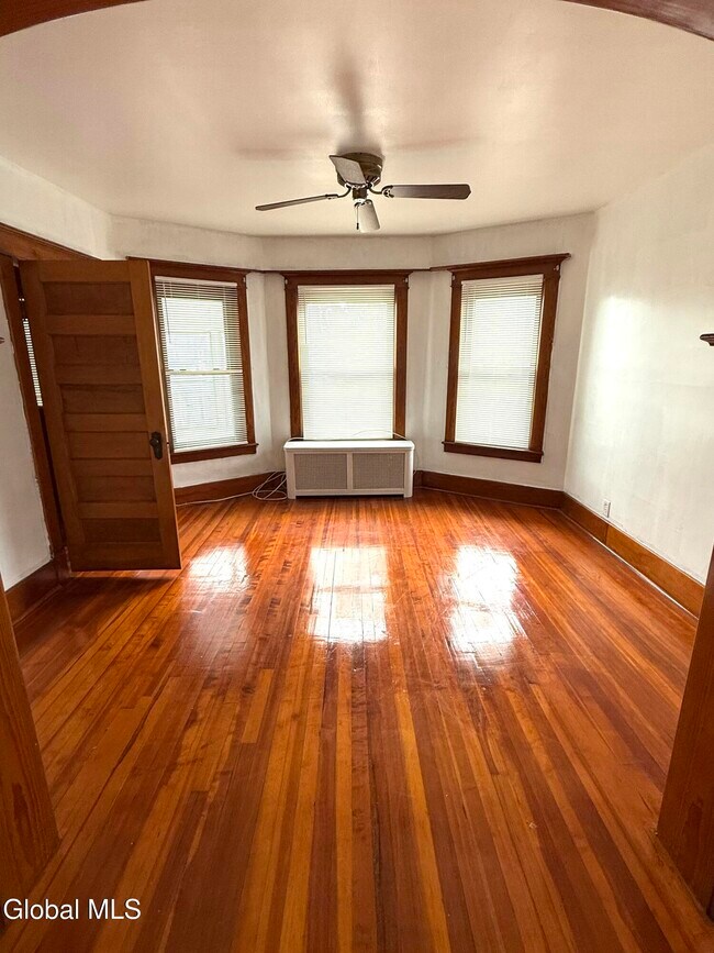 Foto del edificio - 1118 Pleasant St