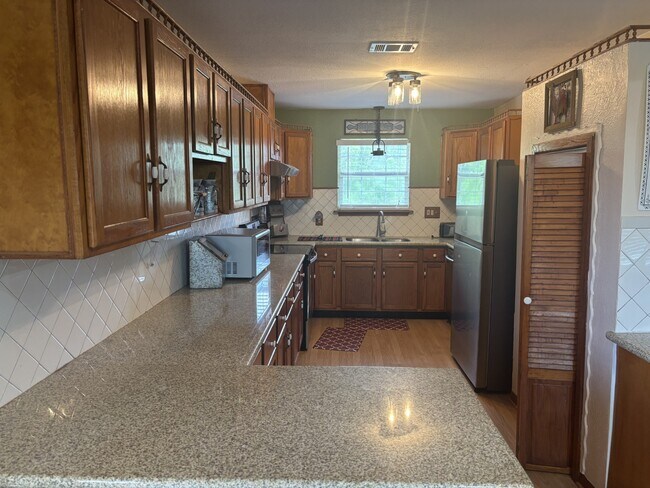 Building Photo - 5324 Aurora Dr