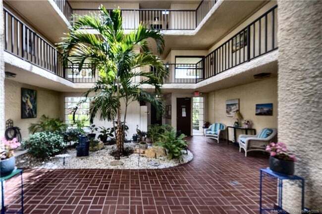 Foto del edificio - 1800 SE St Lucie Blvd