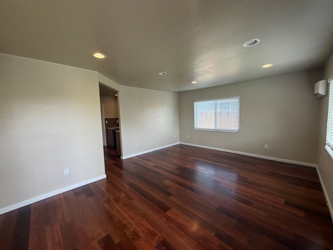 Foto del edificio - 1333 Terrace Dr
