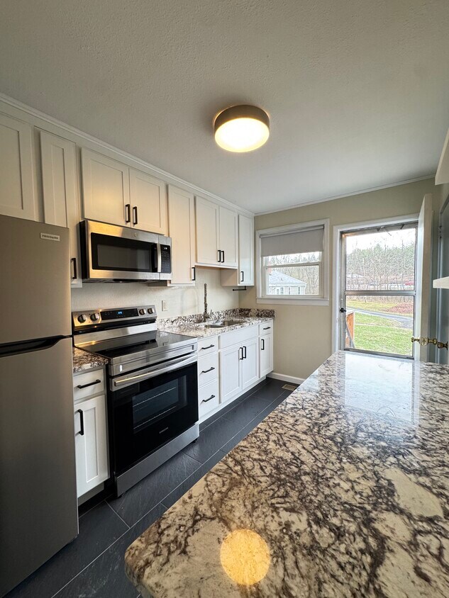 Foto principal - 61 Trowbridge Ln