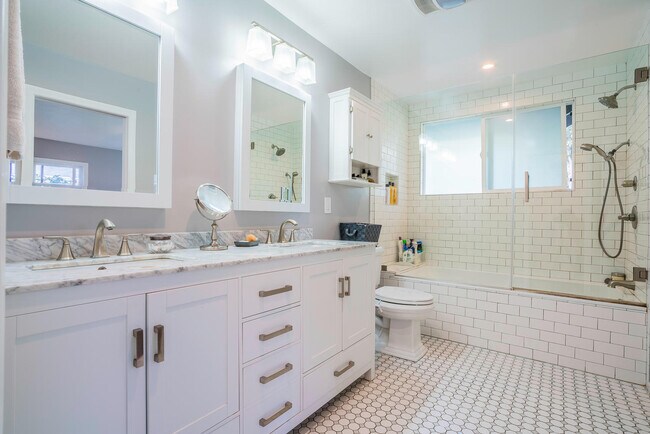 Baño principal - 16655 Marquez Ter