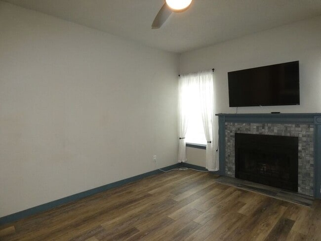 Foto del edificio - 501 E Burgess Rd