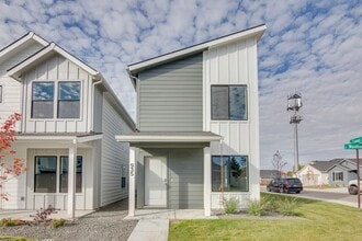 Building Photo - 11051 W Crestwater Ln