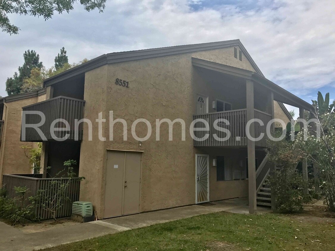Primary Photo - La Jolla, 8551-G Villa La Jolla, Granite C...