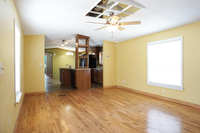 Building Photo - 213 Whispering Pines Ct