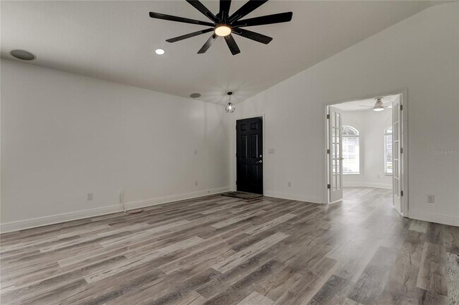 Foto del edificio - 6032 Lanshire Dr