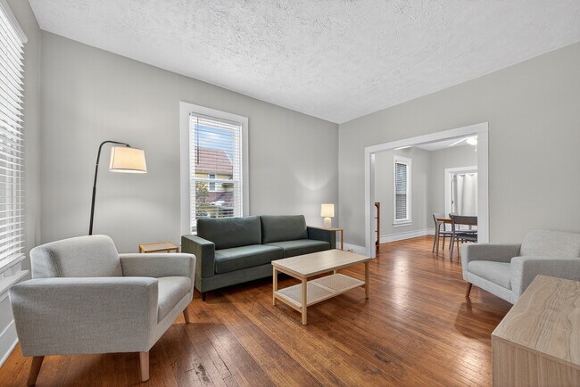 Foto del edificio - 716 Coit Ave NE