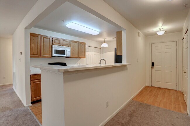 Foto del edificio - 2BD/2BA Delightfully Cozy Garden Condo in Columbia