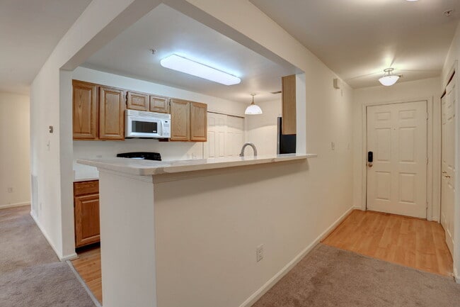 Building Photo - 2BD/2BA Delightfully Cozy Garden Condo in Columbia